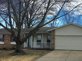710 Clover Ln, O'Fallon, MO 63366