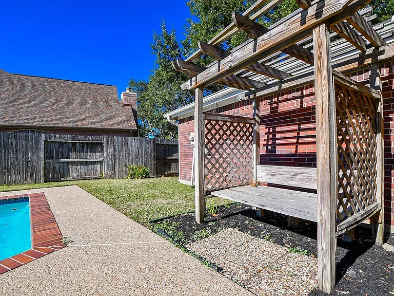 1502 Emerald Springs Ct — Photo 45