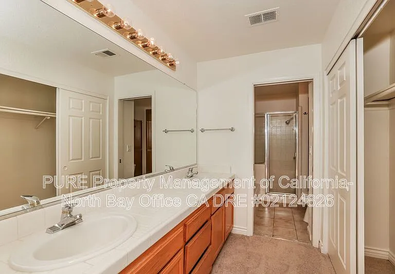 8 Voss Park Cir — Photo 20
