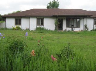 5737 SE Woodring Rd, Berryton, KS 66409