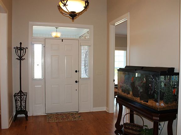 4th image of 301 Oakwood Dr