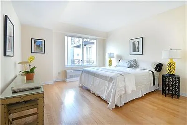 Sold by Warburg | media 1