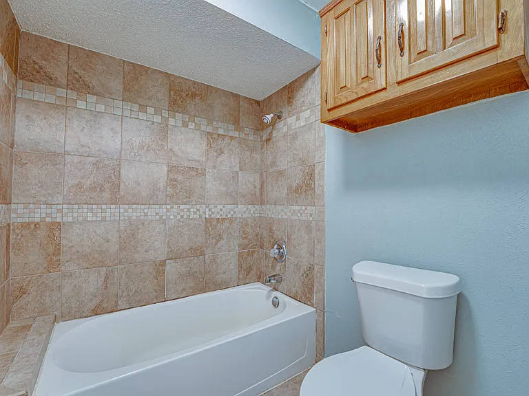 917 Meadowgate Dr — Photo 16
