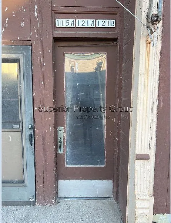 2 bed, 1.0 bath, $750 — Photo 2