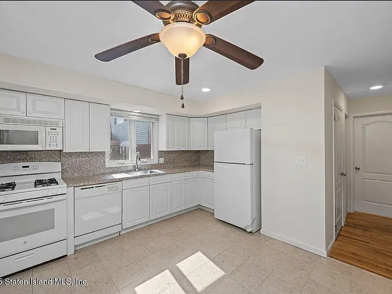 220 Ogorman Ave — Photo 6