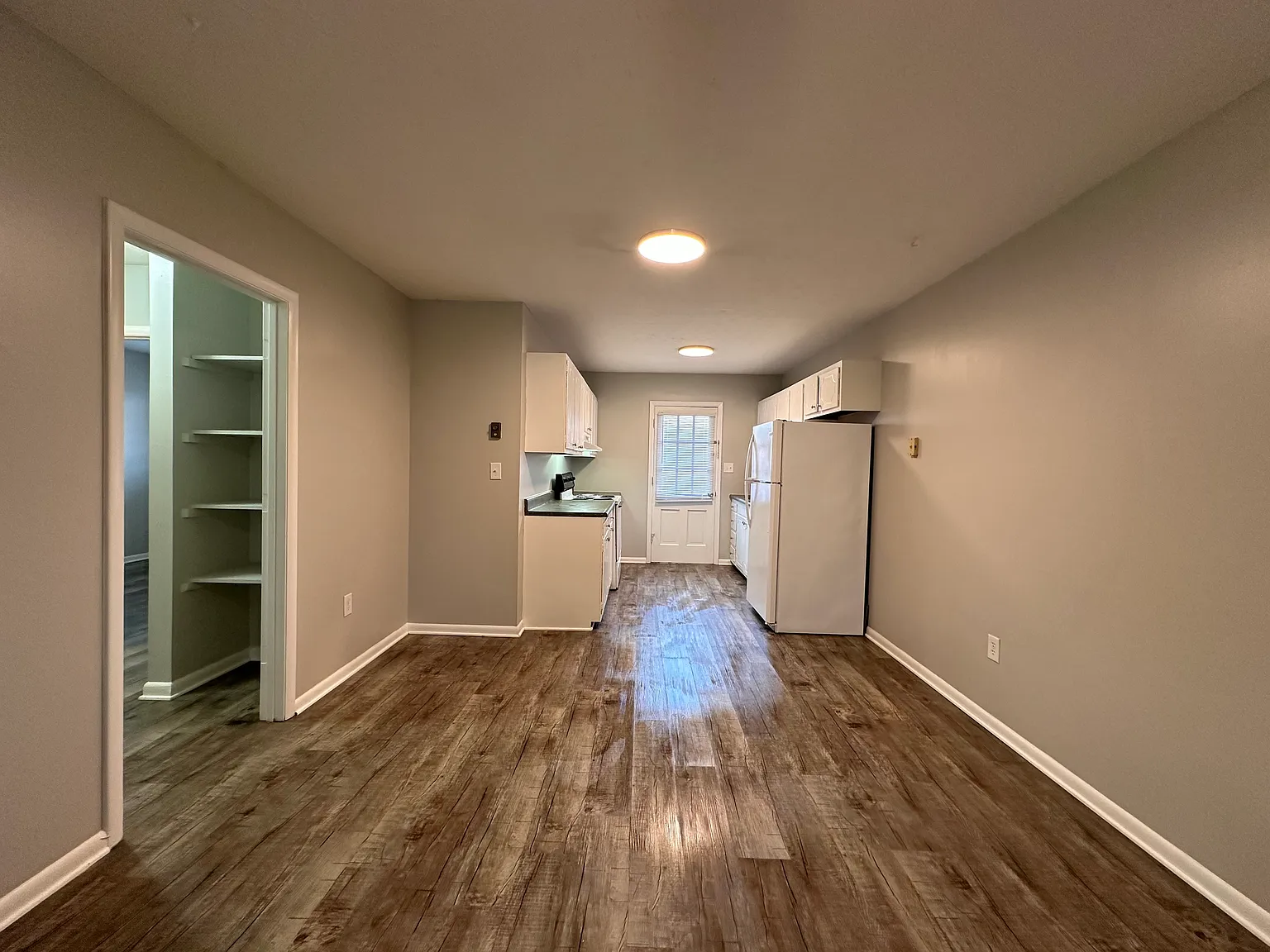 2 bed, 825 sqft, $1,073 — Photo 2