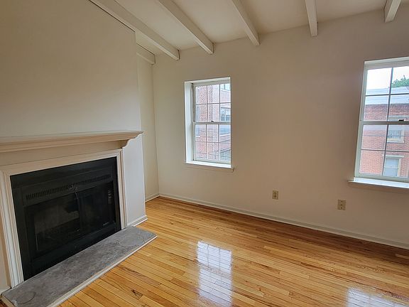 5th image of 1015 Bainbridge St #3A