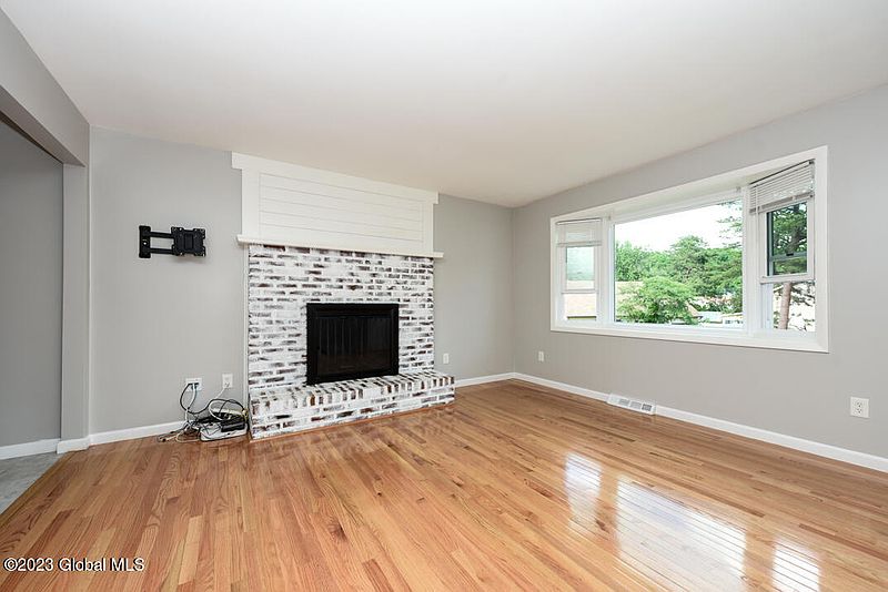 4th image of 13 Pines Court