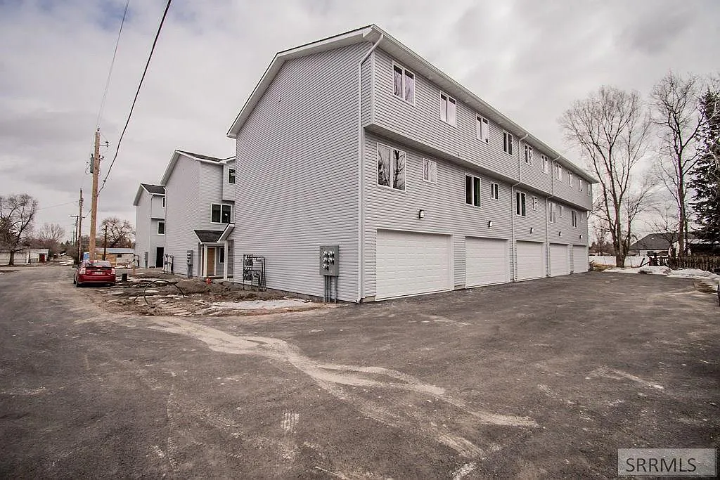 3 bed, 2.5 bath, 1552 sqft, $1,750 — Photo 2