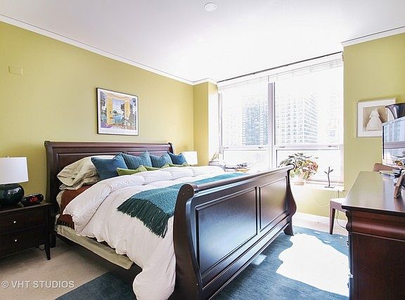 4th image of 420 E Waterside Dr Unit 702