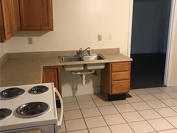 5th image of 421-423 W 8th St