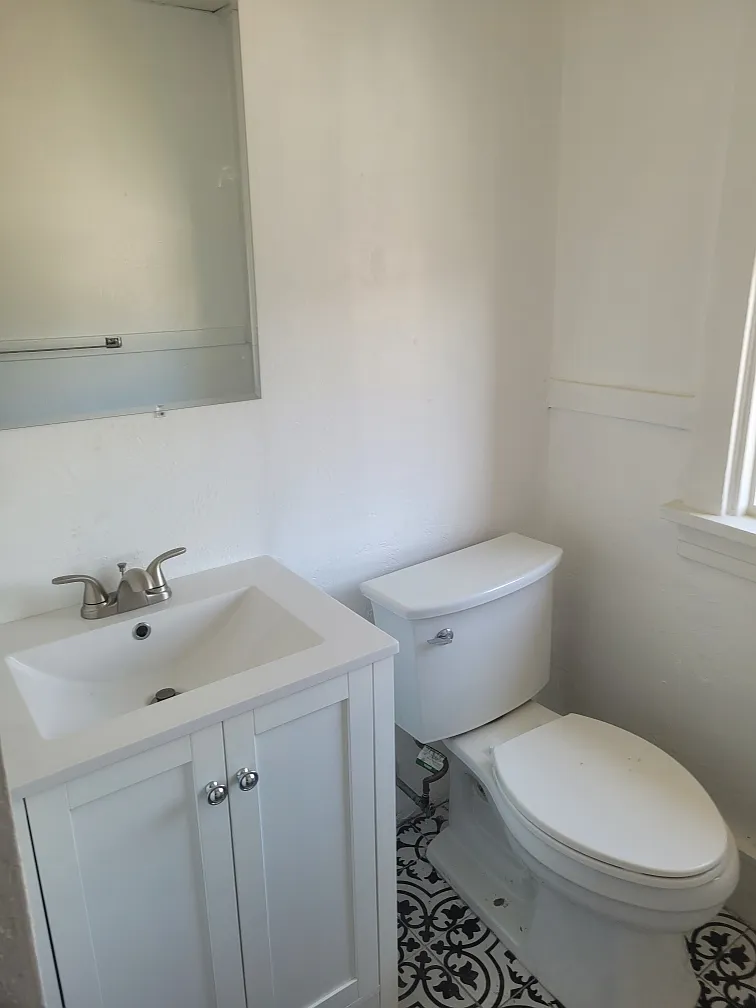 2318 Woodstock Ave — Photo 4