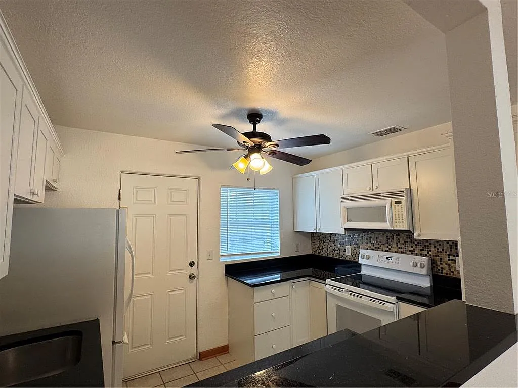 2 bed, 1.0 bath, 825 sqft, $1,575 — Photo 4