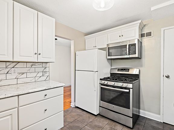 4th image of 326 Charles Ave