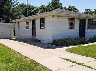 3207 Mount Vernon Rd SE, Cedar Rapids, IA 52403