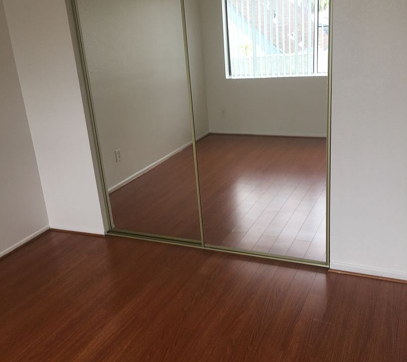 2nd image of 1050 S Westmoreland Ave APT 302