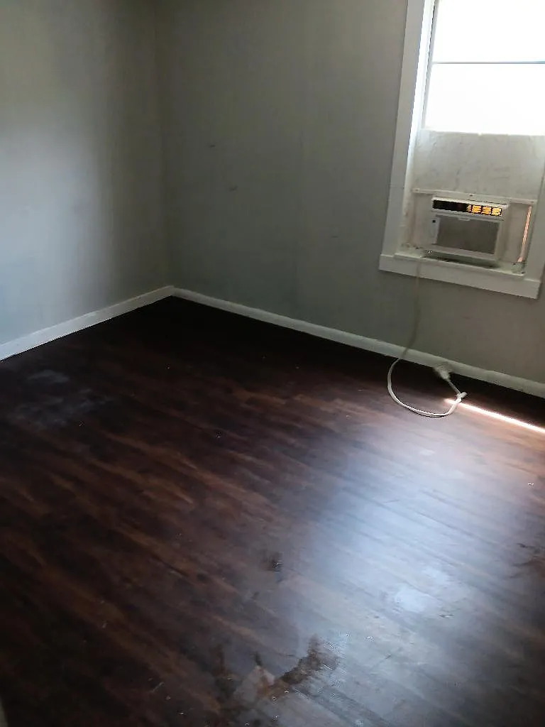 3 bed, 1100 sqft, $1,100 — Photo 3