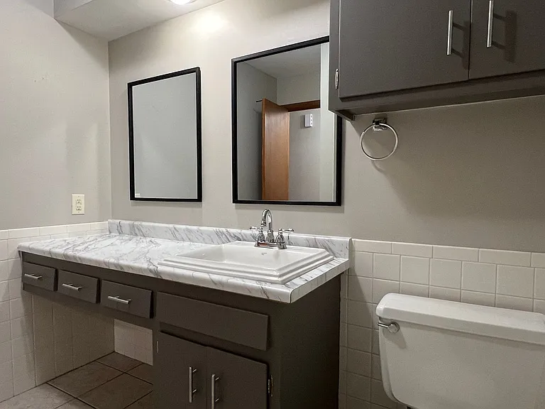 2430 S Kickapoo Ave — Photo 13
