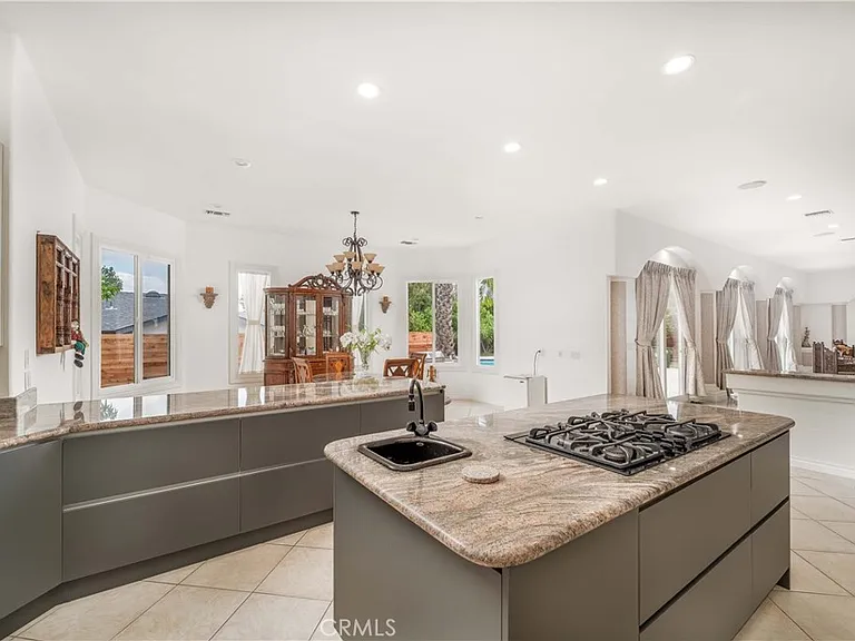 5206 Topeka Dr — Photo 27