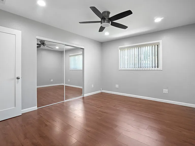 20247 Kinzie St — Photo 23
