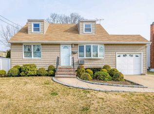 261 N Pine St, Massapequa, NY 11758
