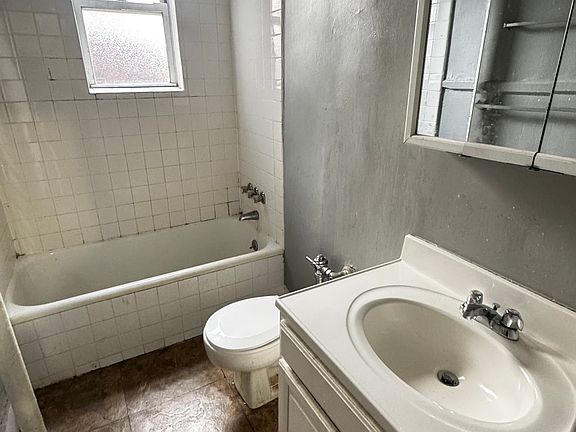 4th image of 78 Lawrence St APT 1B