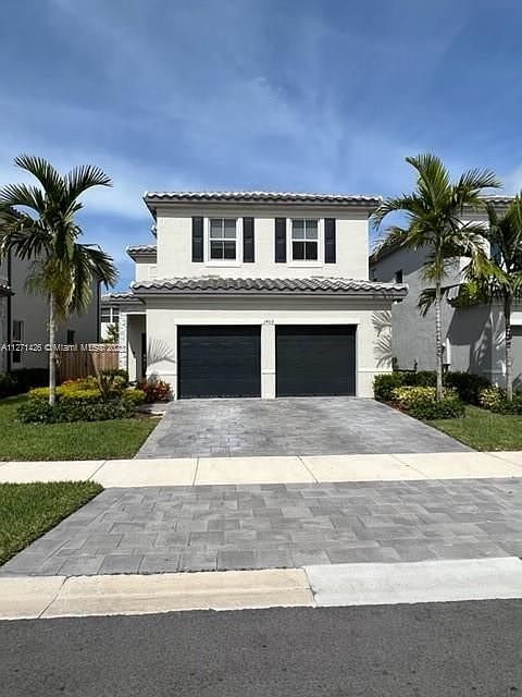 1st image of 1405 SE 26th Ave #1405