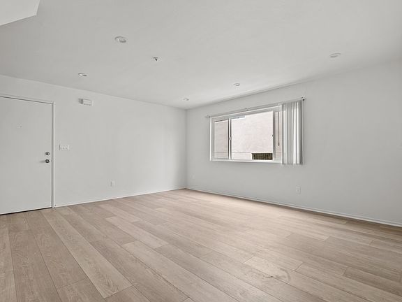 5th image of 10944 Hartsook St Unit 1/2