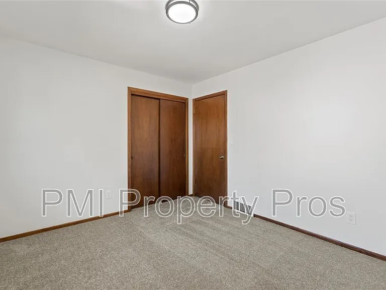 8150 S 88th St — Photo 28