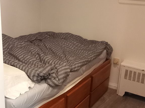 Full size bed