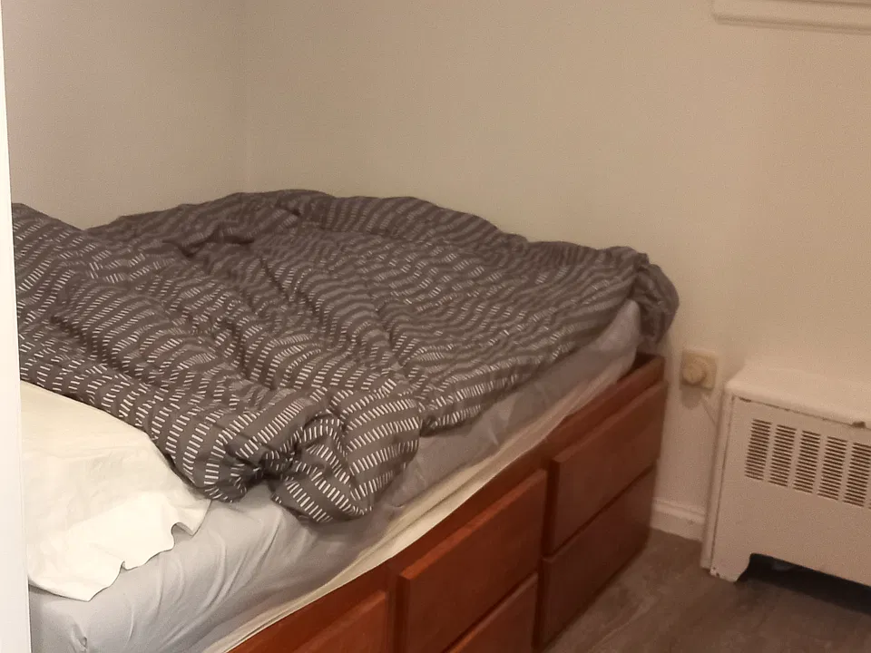 Full size bed