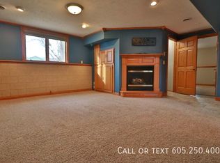 604 S Perry Ln, Harrisburg, SD 57032
