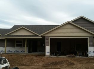 939 Rolling Oaks Dr, Onalaska, WI 54650