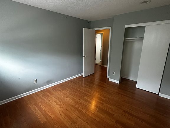 3rd image of 2819 Eaton St