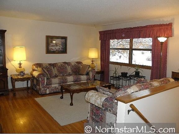 5th image of 1910 Pine St W