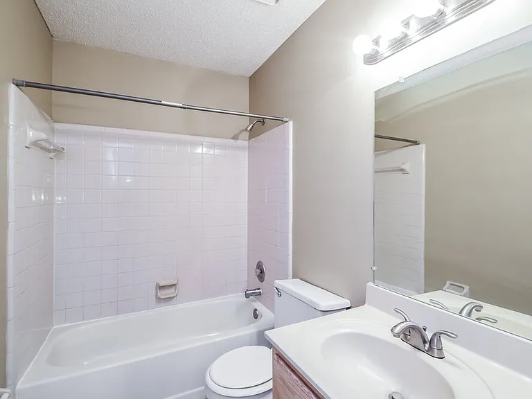 6498 Heatherwood Dr — Photo 16