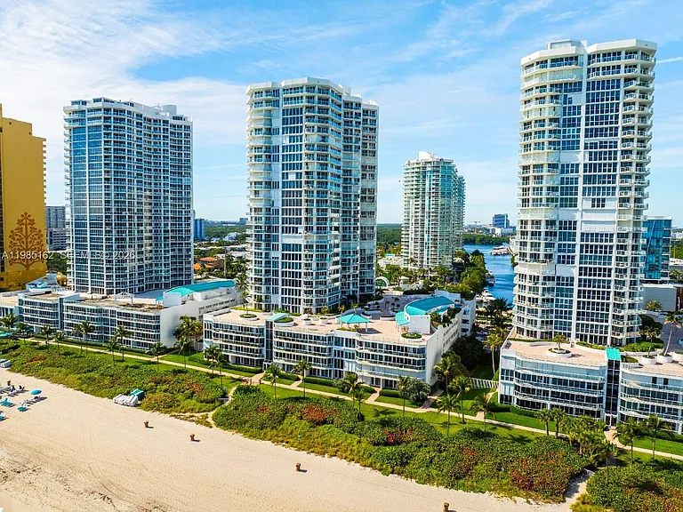 16445 Collins Ave #425 — Photo 34
