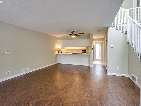 5th image of 7509 NE Vancouver Mall Dr Unit F25