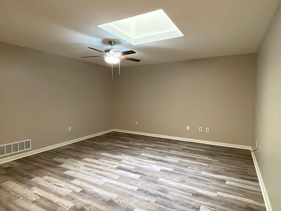 2nd image of 3015 Pearl Ave #204