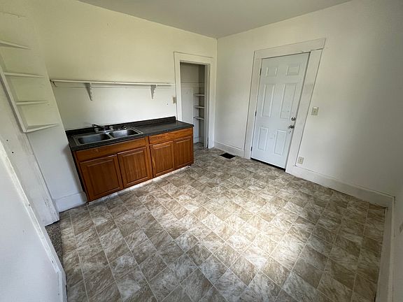 5th image of 349 Bailey St