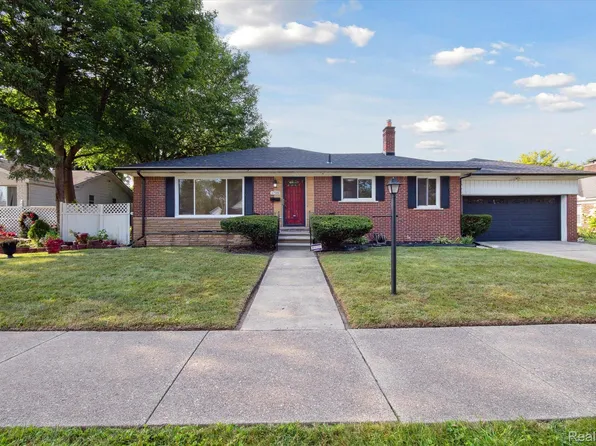 17581 Roxbury Ave, Southfield, MI 48075