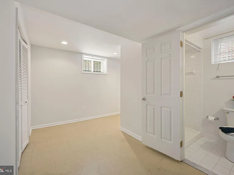 4505 Alton Pl NW — Photo 37