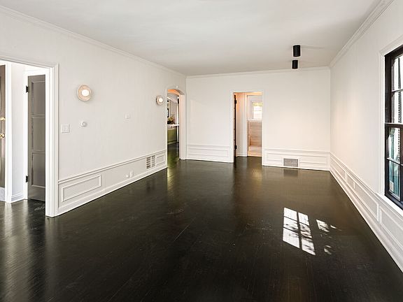 3rd image of 1954 Hillcrest Rd #8