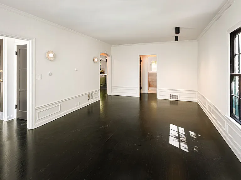 1954 Hillcrest Rd #8 — Photo 3