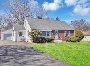 15 Rhode Island St, Holyoke, MA 01040