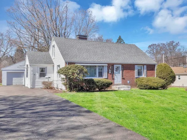 15 Rhode Island St, Holyoke, MA 01040