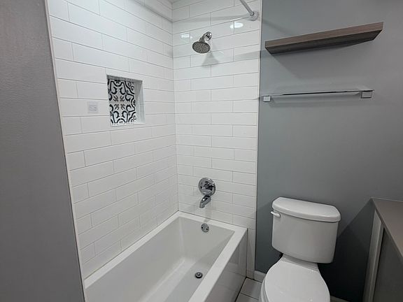 3rd image of 300 Crockett St APT 127