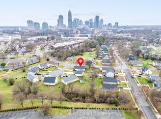 912 Lyme Brook Ln, Charlotte, NC 28206