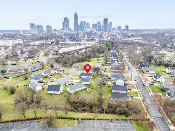 912 Lyme Brook Ln, Charlotte, NC 28206