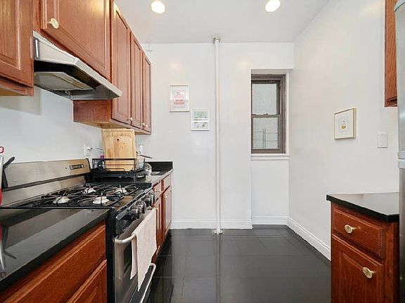 5th image of 78 Manhattan Ave #4BF